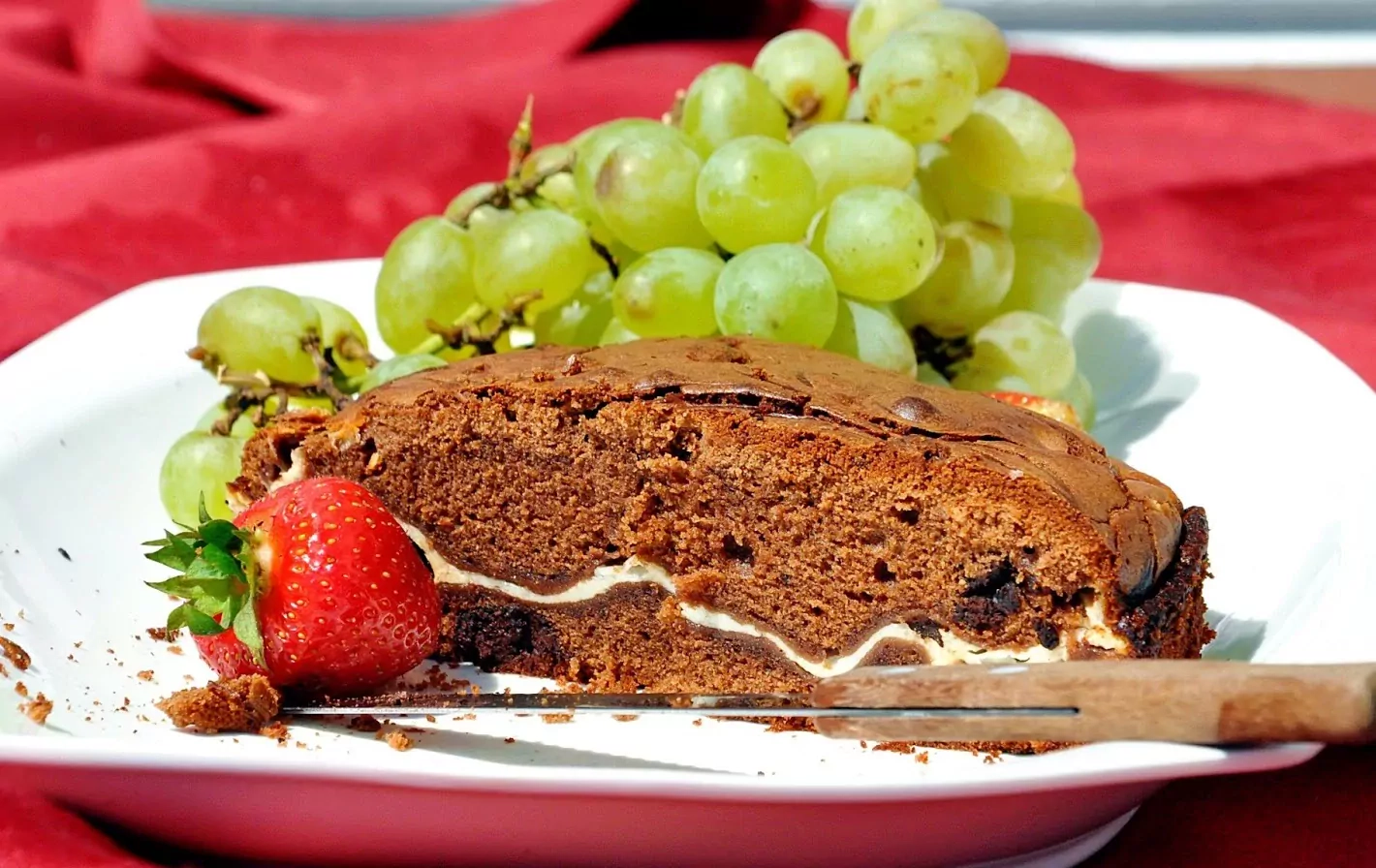 Sodraus skonio šokolado ir varškės kremo pyragas