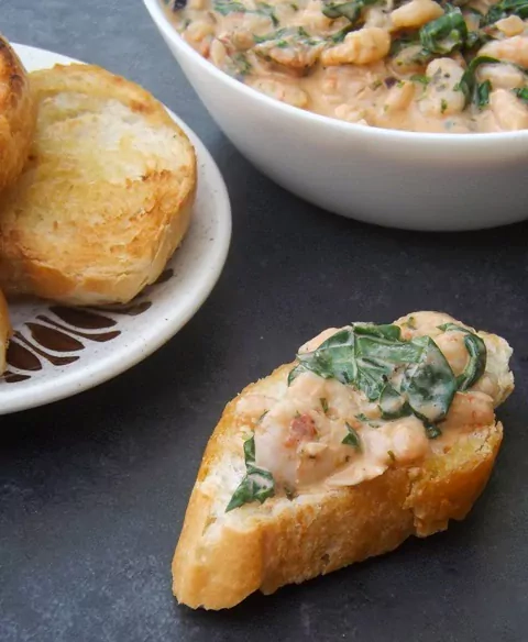 Tomatenbruschetta mit Krabben