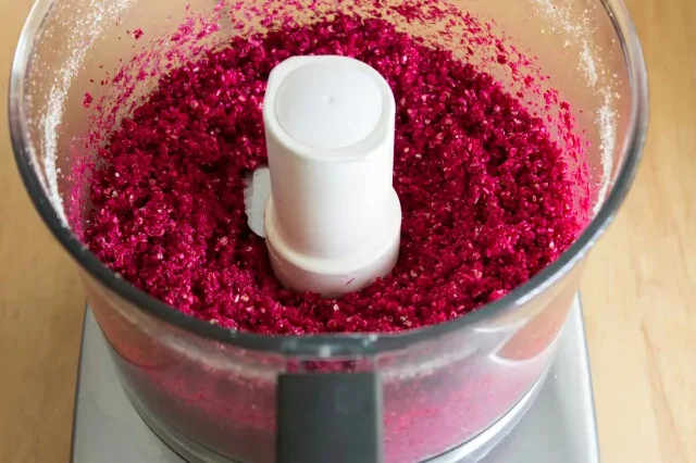 Žaliavalgiški kamuoliukai iš burokėlių - patiks ne tik veganams ar žaliavalgiams, bet ir visavalgiams!