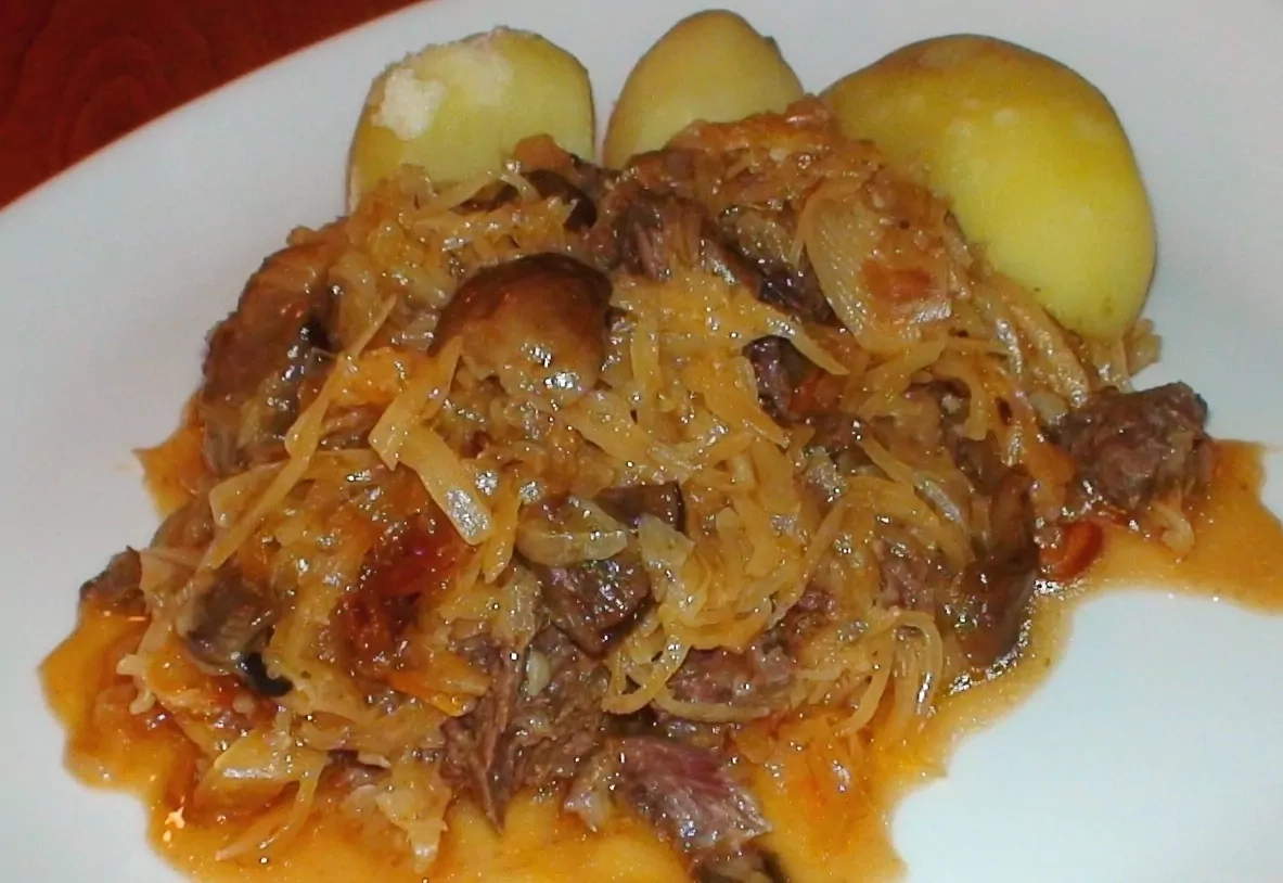 Troškinta aviena su kopūstais Troškinta aviena su kopūstais