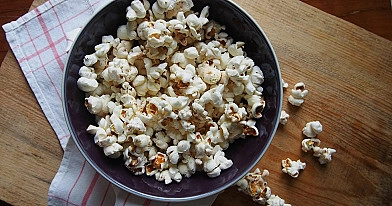 Popcorngewürz - in einem Topf gekochtes Popcorn