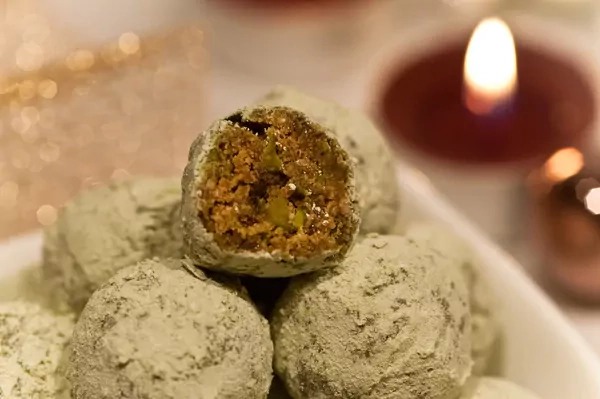 Dalwhinnie-Whisky Kugeln und Matcha-Grüntee Kugeln mit Bergamotte