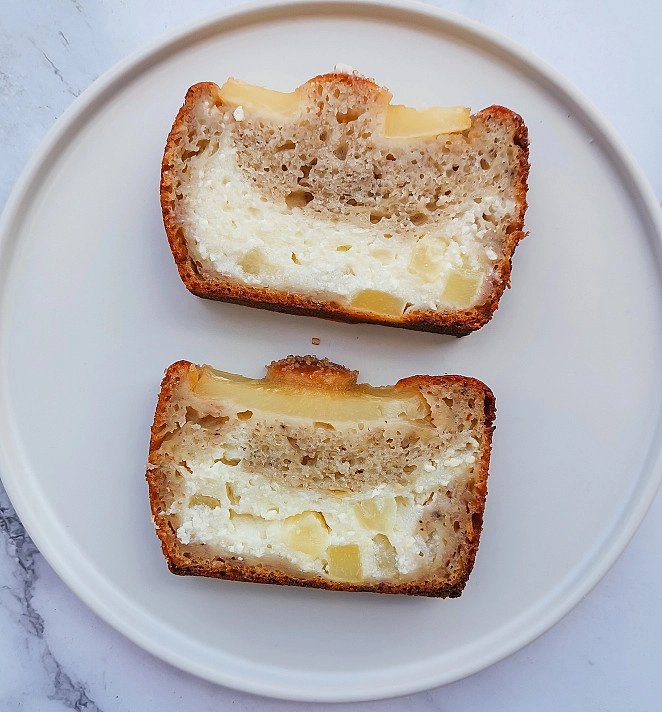 Банановый хлеб с творогом и ананасом