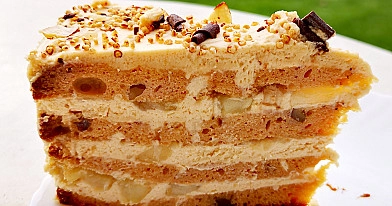 Kremowy tort karmelowo-mascarpone z jabłkami
