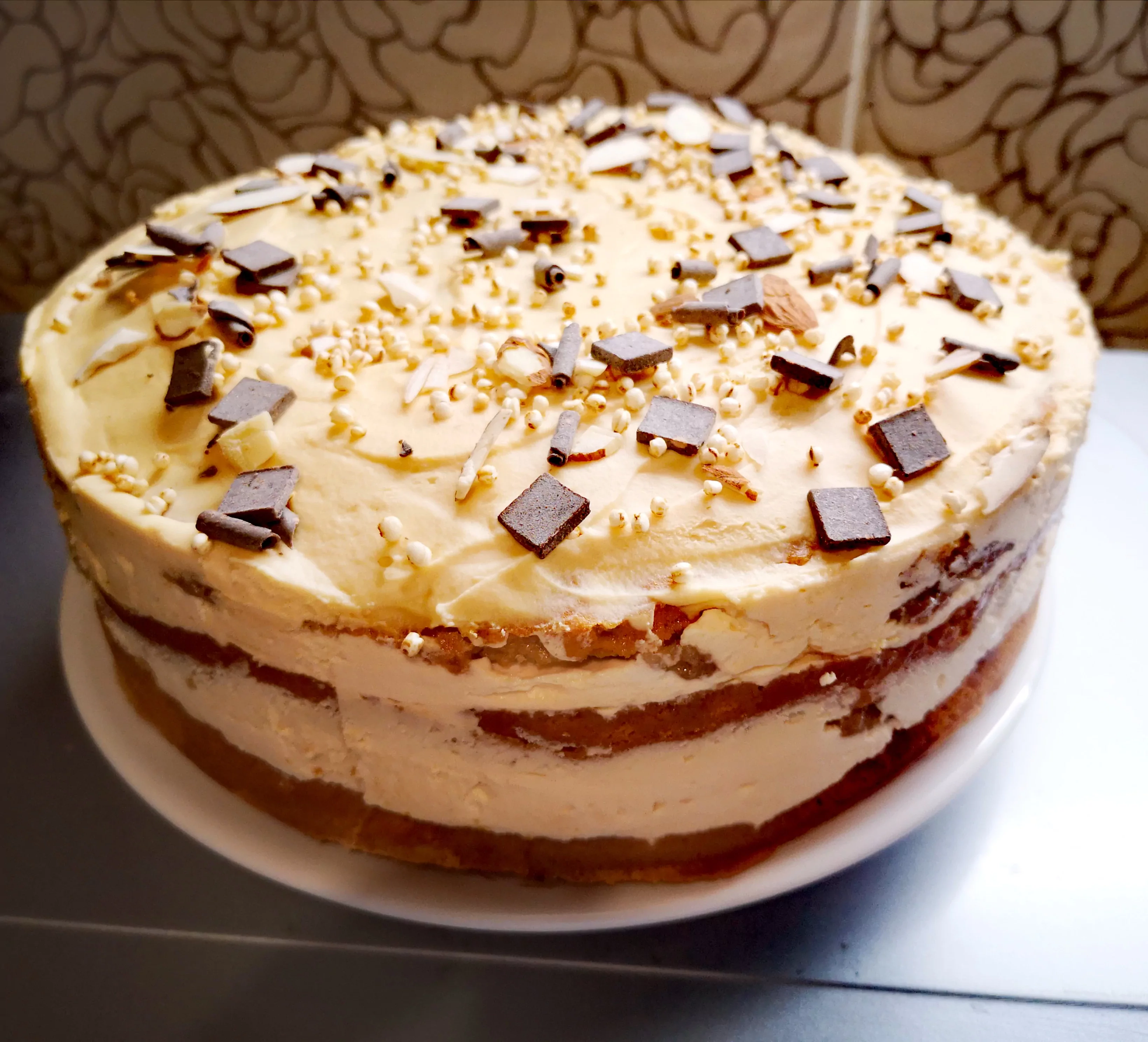 Kremowy tort karmelowo-mascarpone z jabłkami