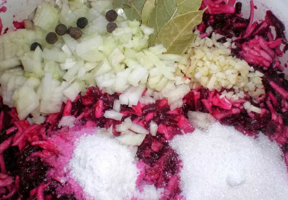 Marinuoti burokėliai su cukinija - tinka, kaip garnyras, sriuboms ir šaltibarščiams!