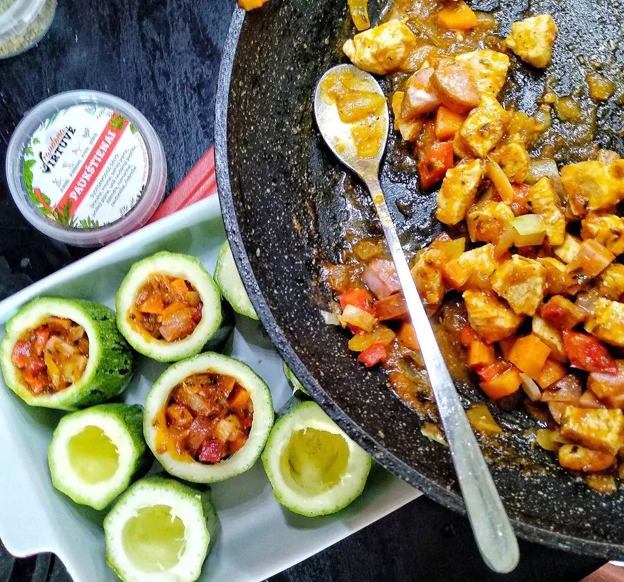 Cukinijų šulinėliai su vištiena - nuo šiol žinau, kur sunaudoti cukinijų derlių!