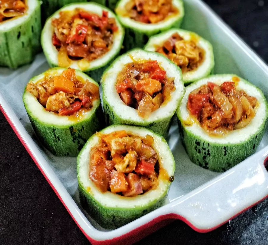 Cukinijų šulinėliai su vištiena - nuo šiol žinau, kur sunaudoti cukinijų derlių!