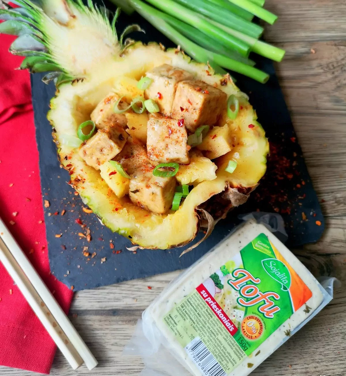 Orkaitėje apkeptas saldžiarūgštis tofu ananase