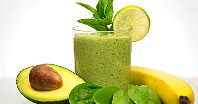 Avokadų ir bananų kokteilis