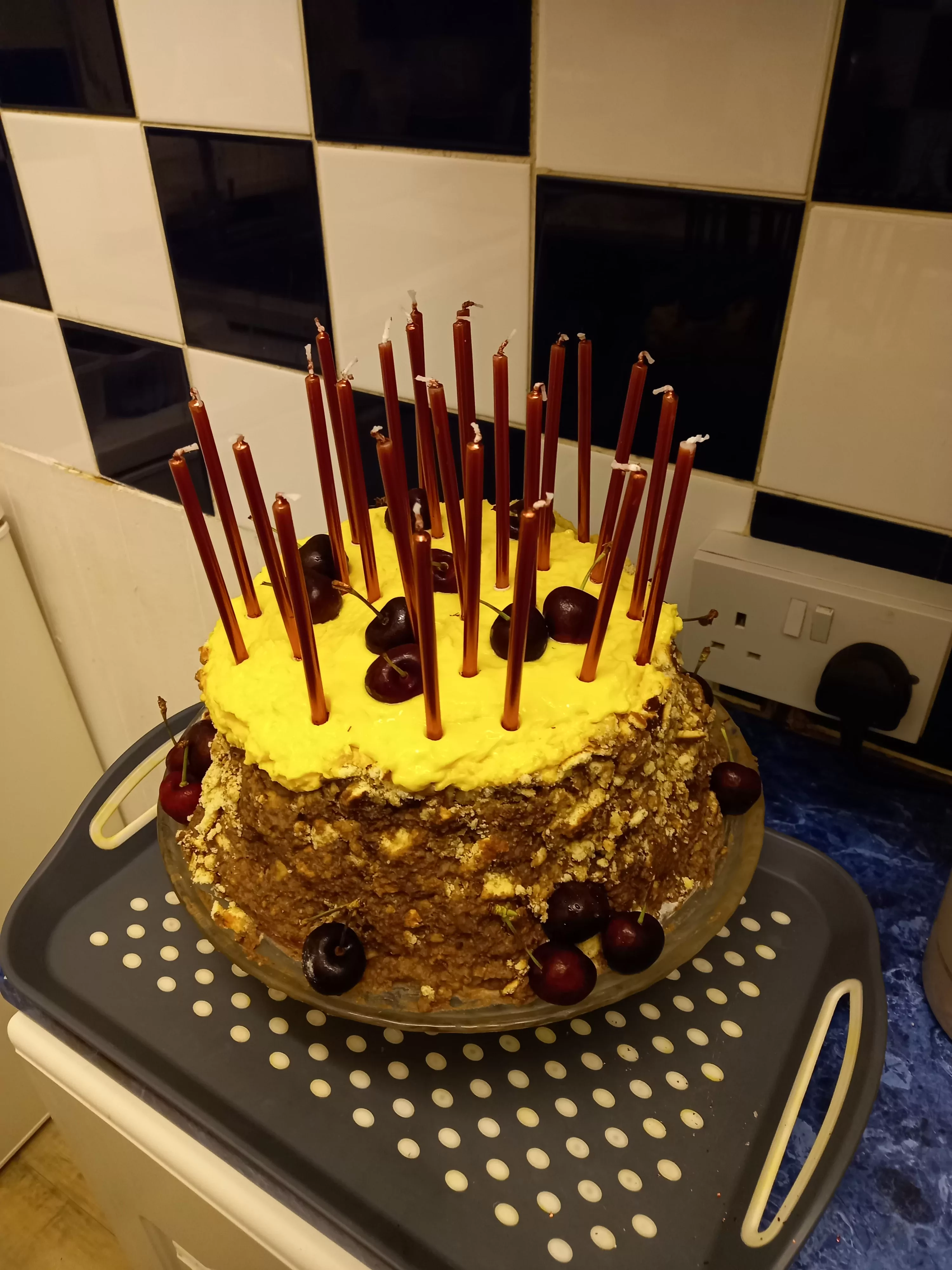 Keptuvėje keptas tortas "Minutė" su kondensuotu pienu ir kremu