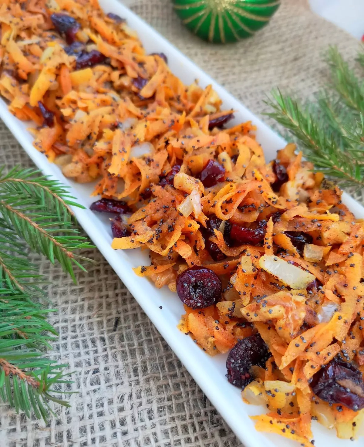 Pikanter Hering mit Möhren, Mohn, Preiselbeeren und Zimt