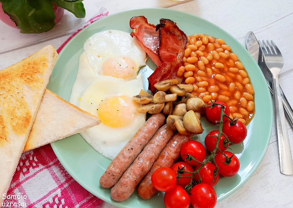 Sotūs angliški pusryčiai su dešrelėmis ir kiaušiniais - alkanas tikrai neliks nei vienas!
