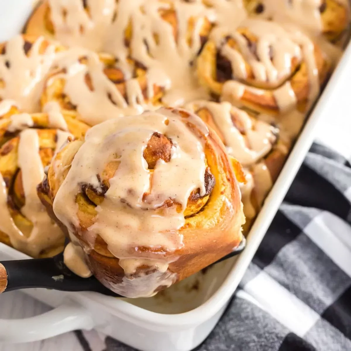 Pumpkin cinnamon rolls - cinamoninės bandelės su moliūgu