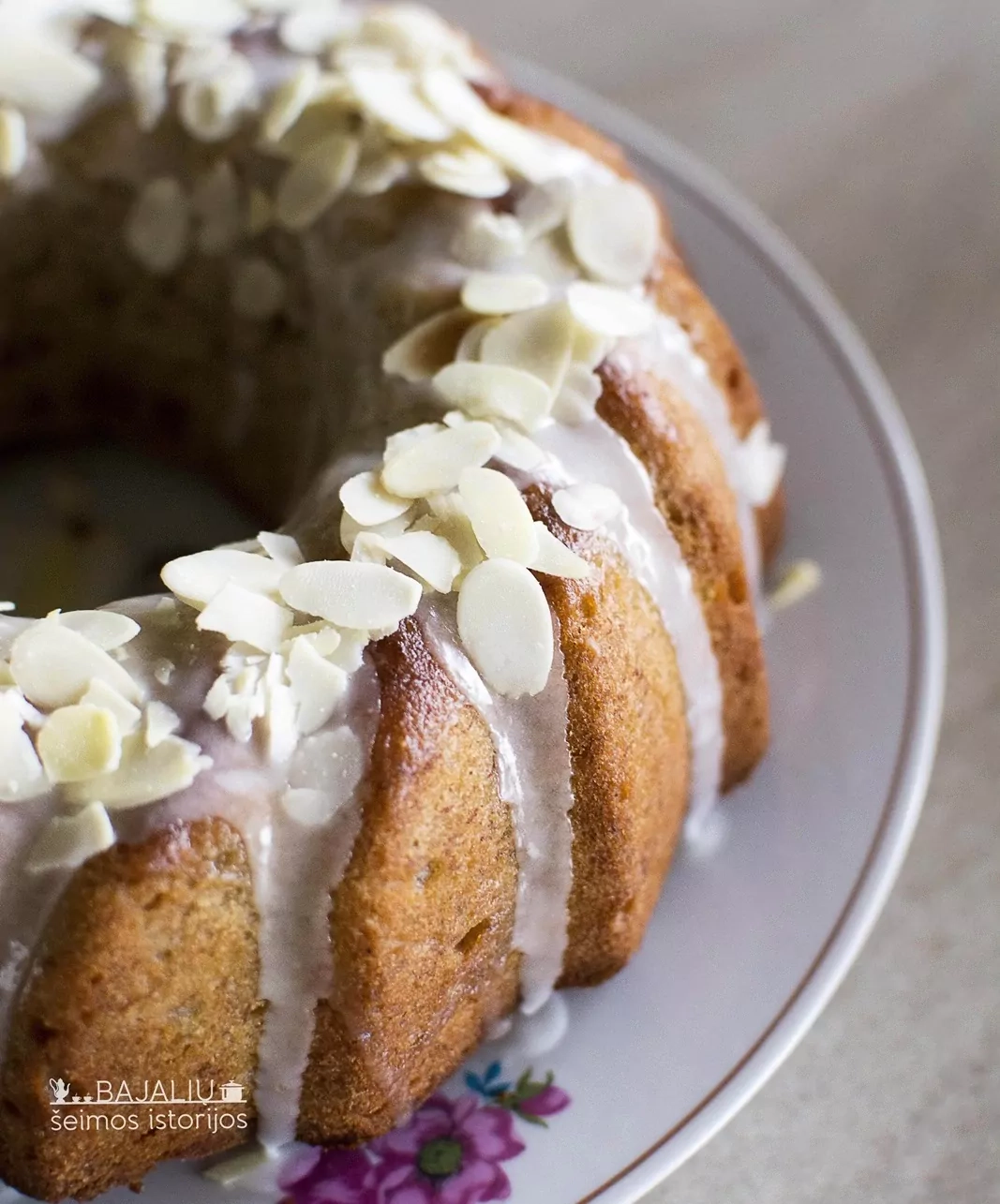 Bananinis keksas su datulėmis ir riešutais - draugė atskleidė patį pačiausią receptą!
