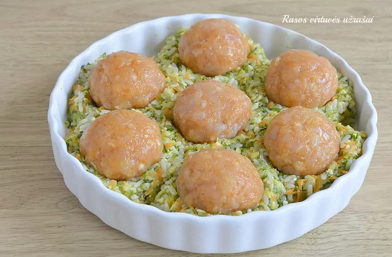 Cukinijų ir ryžių apkepas su mėsos kukuliais - valgantieji nesuprato, kaip čia viskas pagaminta!