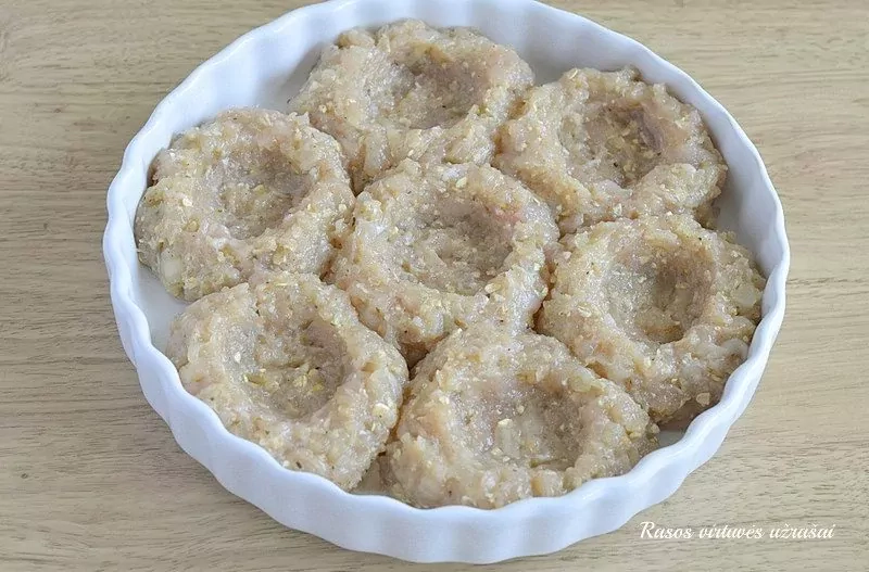 Orkaitėje kepti vištienos "lizdeliai" su sūriu ir putpelių kiaušiniais - nustebino net išrankiausius valgytojus!