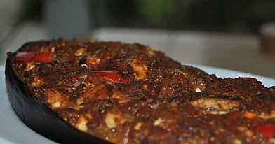 Baklažanas, įdarytas vištos skrandukais ir tofu