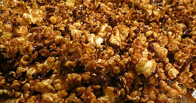 Desertas: Spraginti kukurūzai su karamele ir cinamonu - idealu žiūrint filmą!
