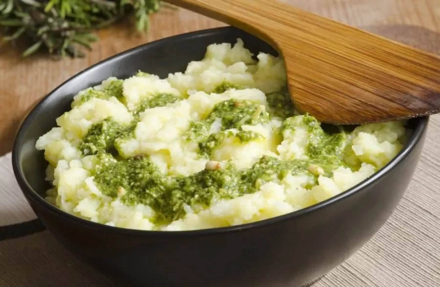 Bulvių košė su žiediniais kopūstais (kalafiorais), morkomis ir pienu