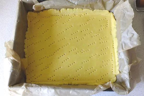 Sernik z jogurtów greckich z brzoskwiniami