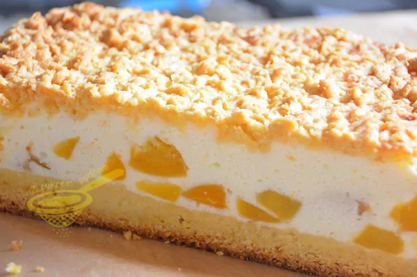 Sernik z jogurtów greckich z brzoskwiniami