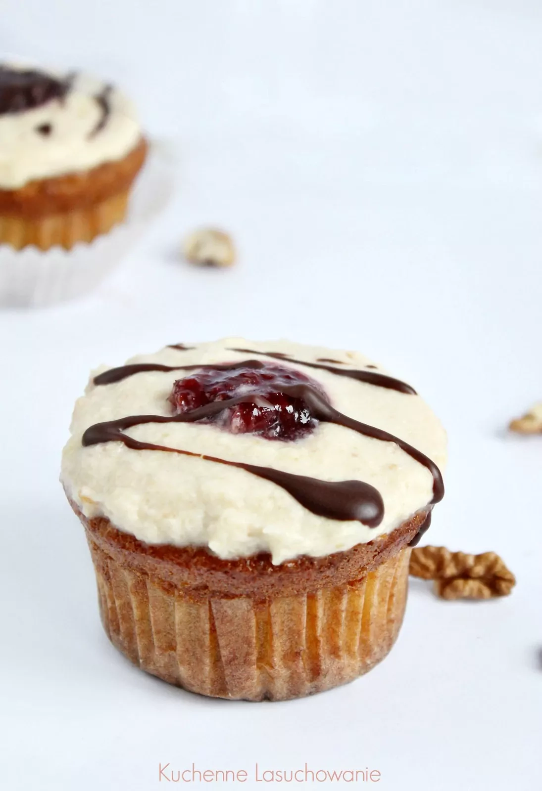 Babeczki z masłem orzechowym i dżemem
