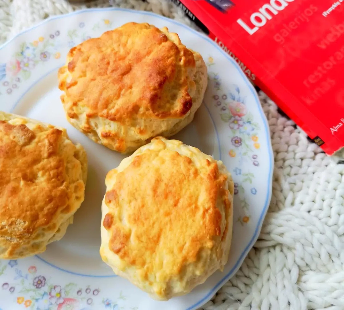 Scones-angliški pyragaičiai - lengvai pagaminami ir greitai suvalgomi!