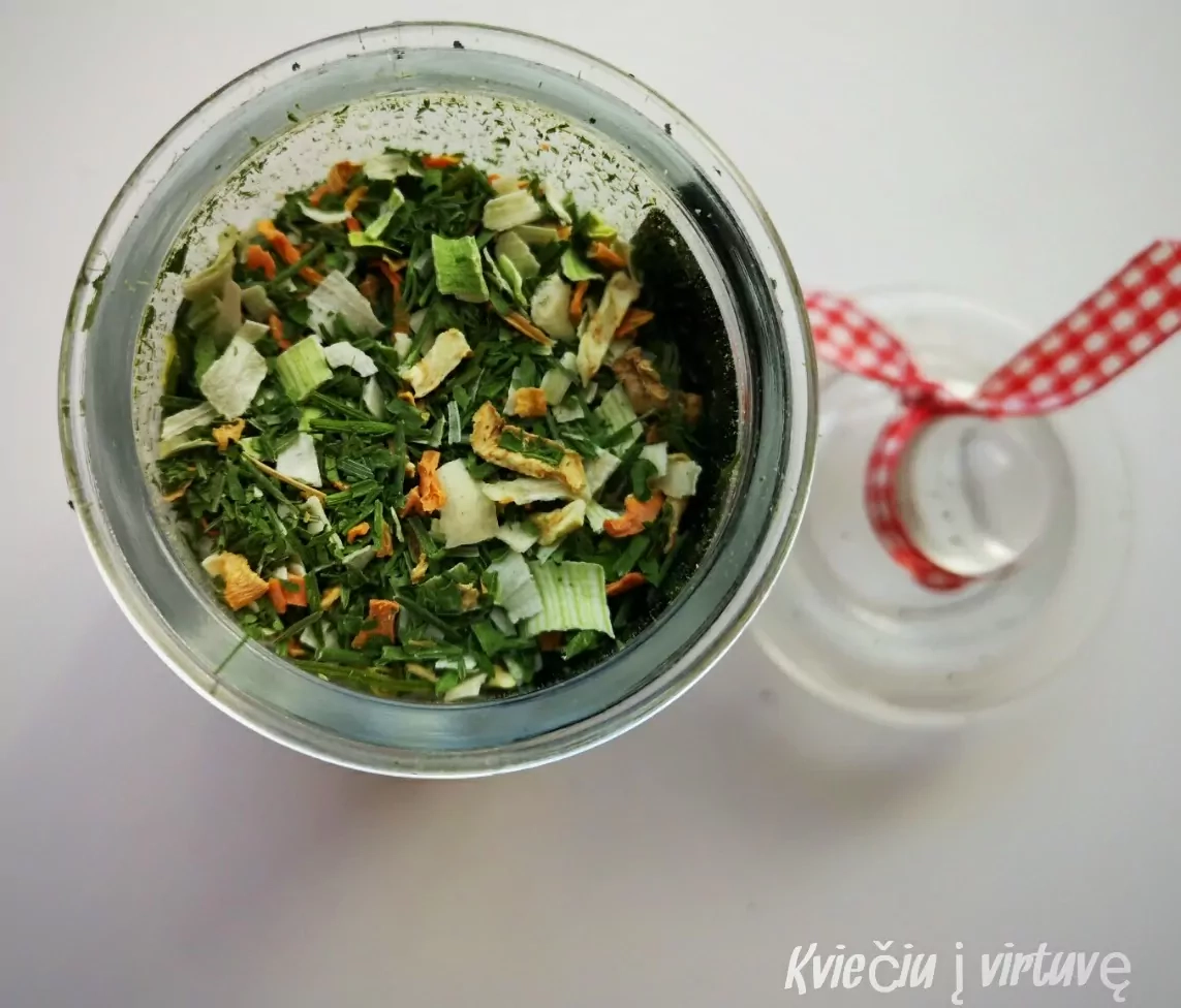 Ale naminė vegeta - kvapnus prieskoninių daržovių mišinys. Ir tikrai be jokių E!