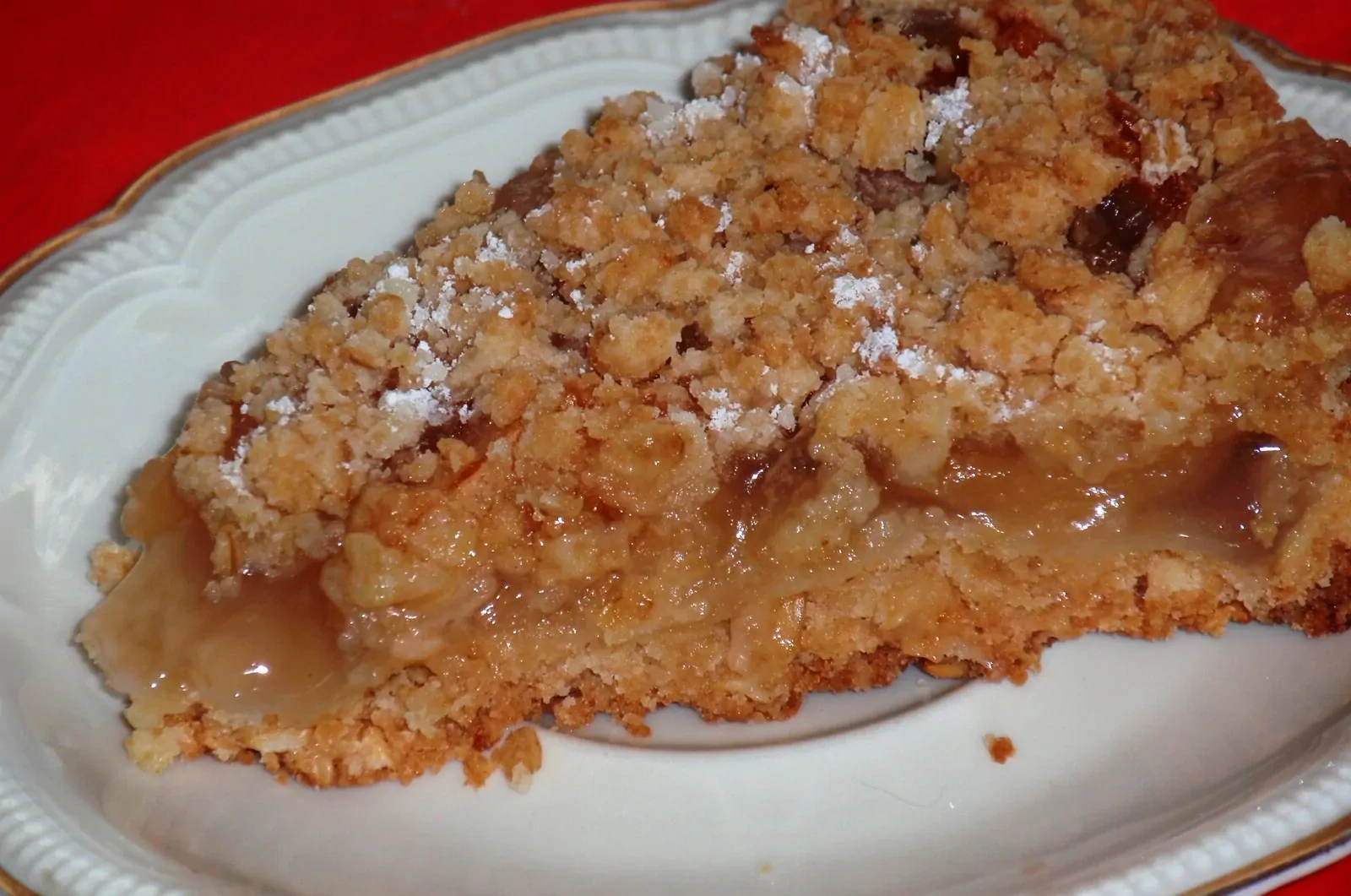 Tradicinis olandiškas obuolių pyragas su avižiniais dribsniais