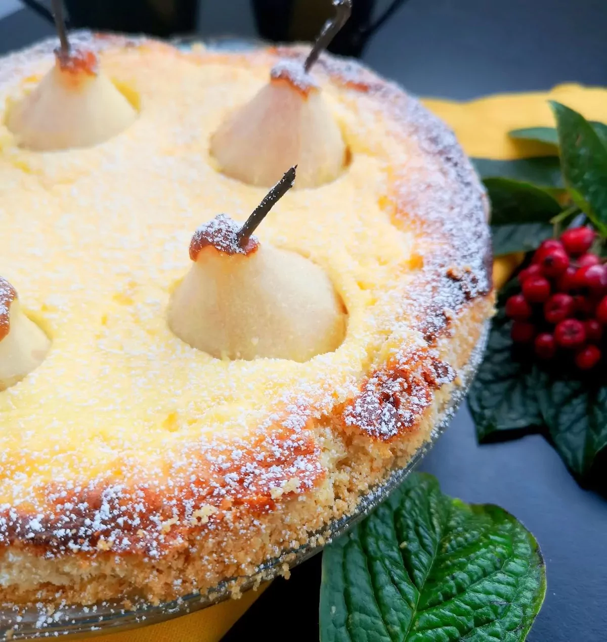 Varškės pyragas su kriaušėmis ir maskarponės sūriu