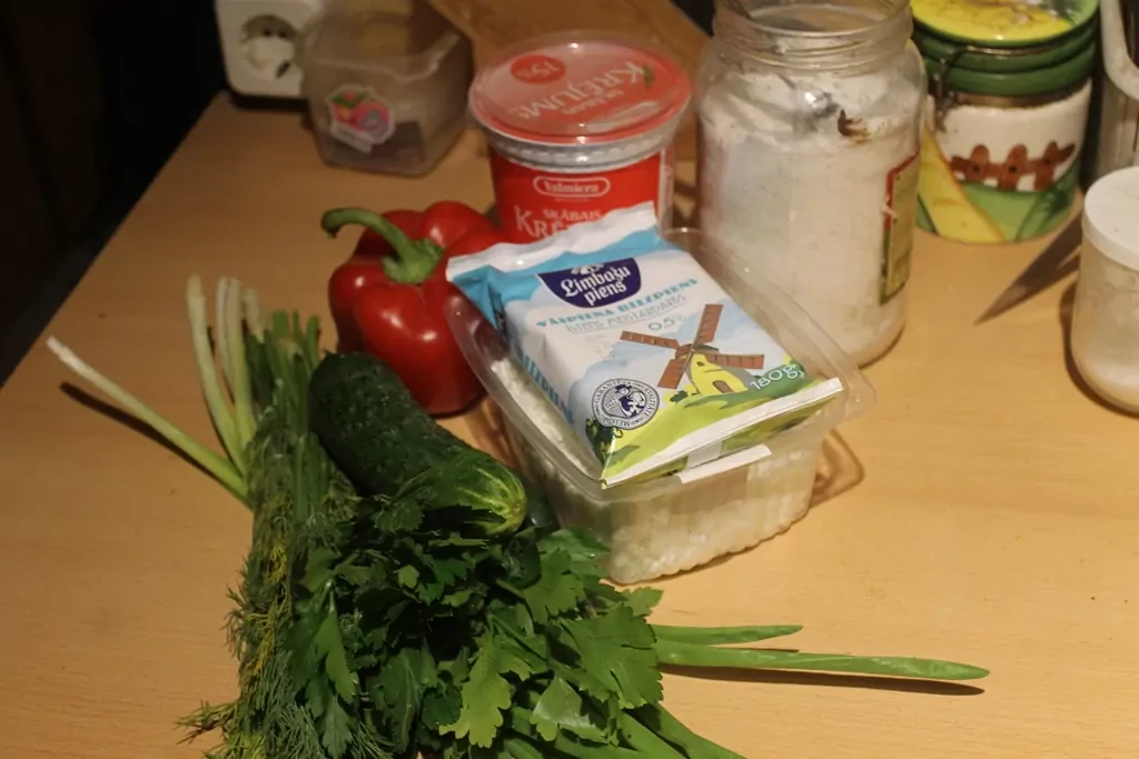 Zaļumu / dārzeņu biezpiens ar skābo krējumu