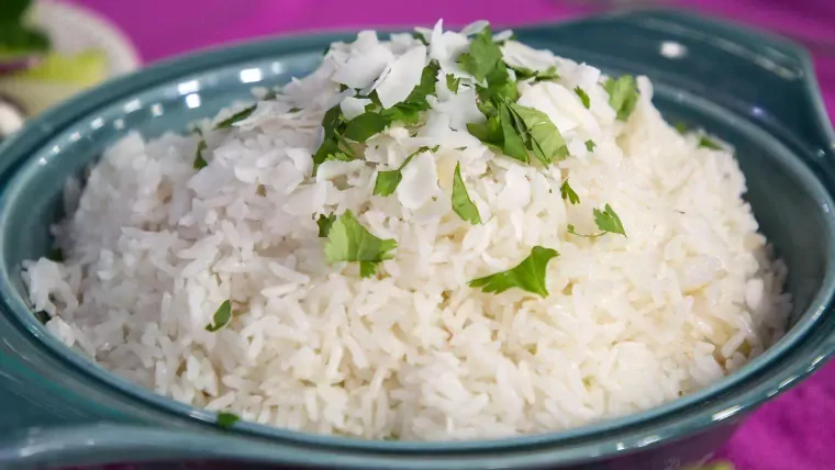 Flaumig gekochter Reis