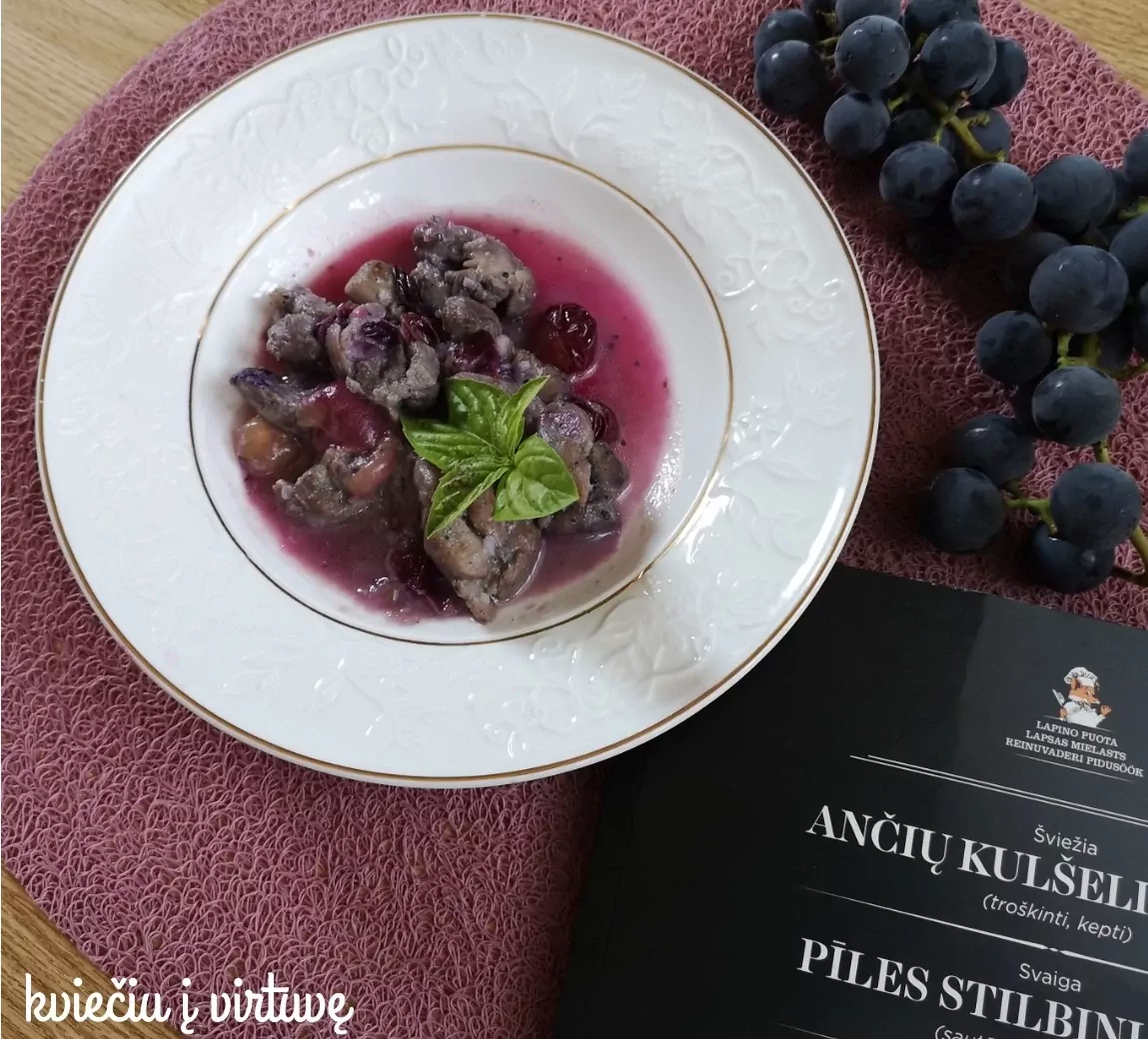 Antienos troškinys su vynuogėmis - saldžiai-rūgščiai skanus ir nuostabios spalvos!