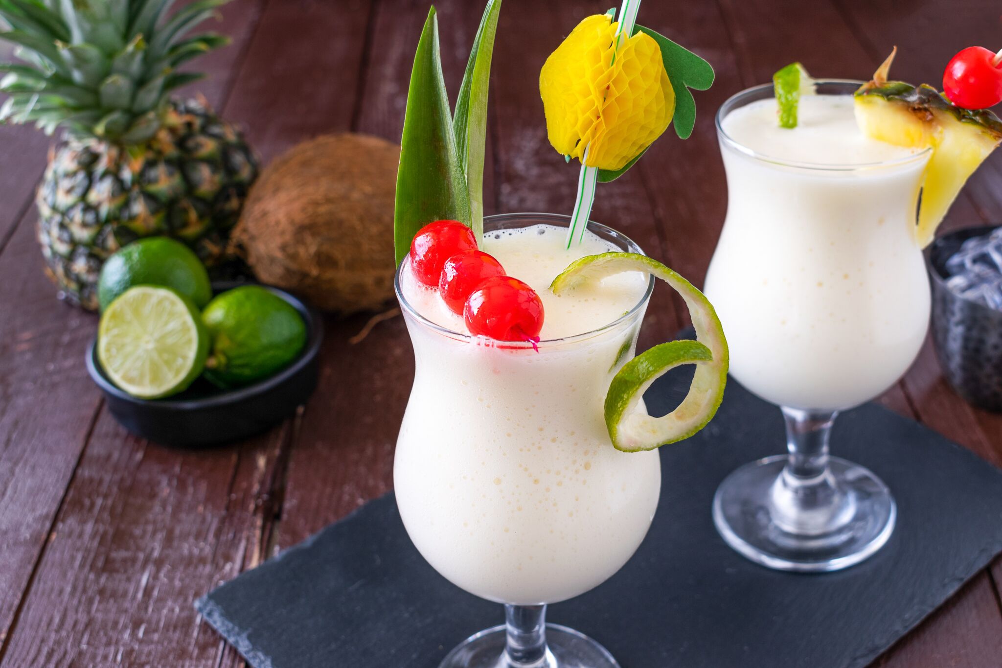 Piña colada - koktajl z rumu i soku ananasowego