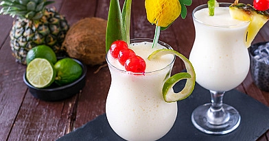 Piña colada - Cocktail aus Rum und Ananassaft