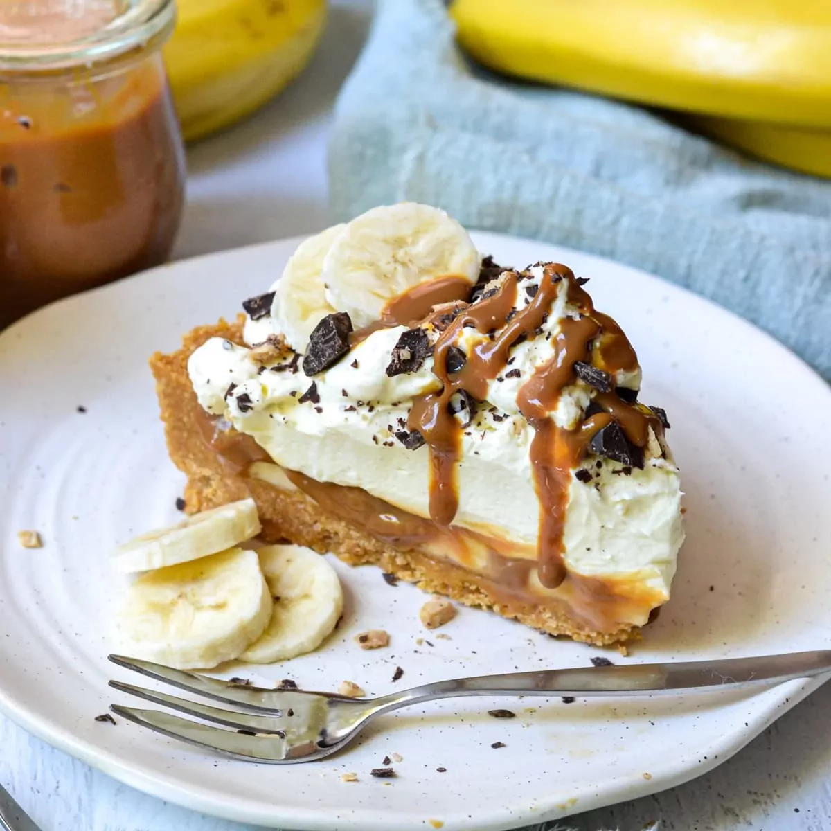 Ciasto Banoffee z bananami, karmelem i bitą śmietaną