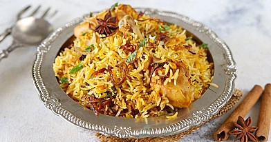 Chicken biryani - indyjska tratwa z ryżem basmati