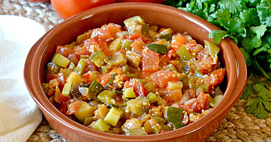 Ispaniškas daržovių troškinys - labai universalus patiekalas!