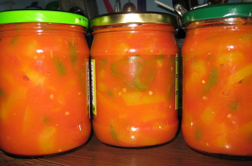 Paprika naturaliame pomidorų padaže