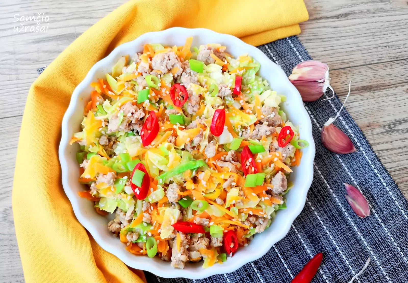 Azijietiškas kopūstų stir fry su kalakutiena - skonis primena balandėlius, tik pikantiškiau!