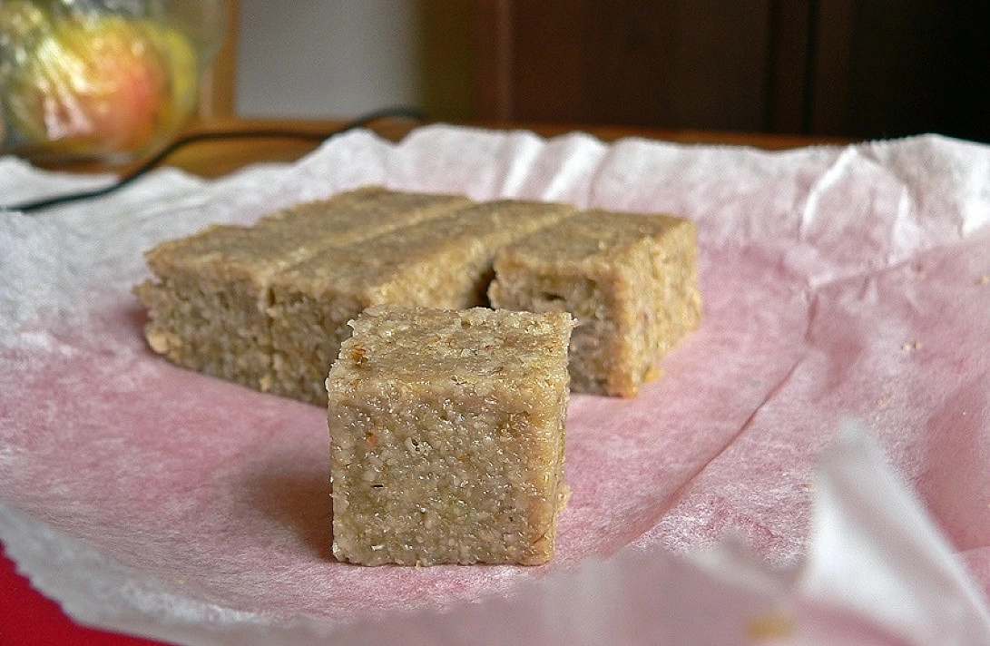 Neapsakomai gardus skanumynas: Saulėgrąžų ir razinų chalva (iš 3 ingredientų)