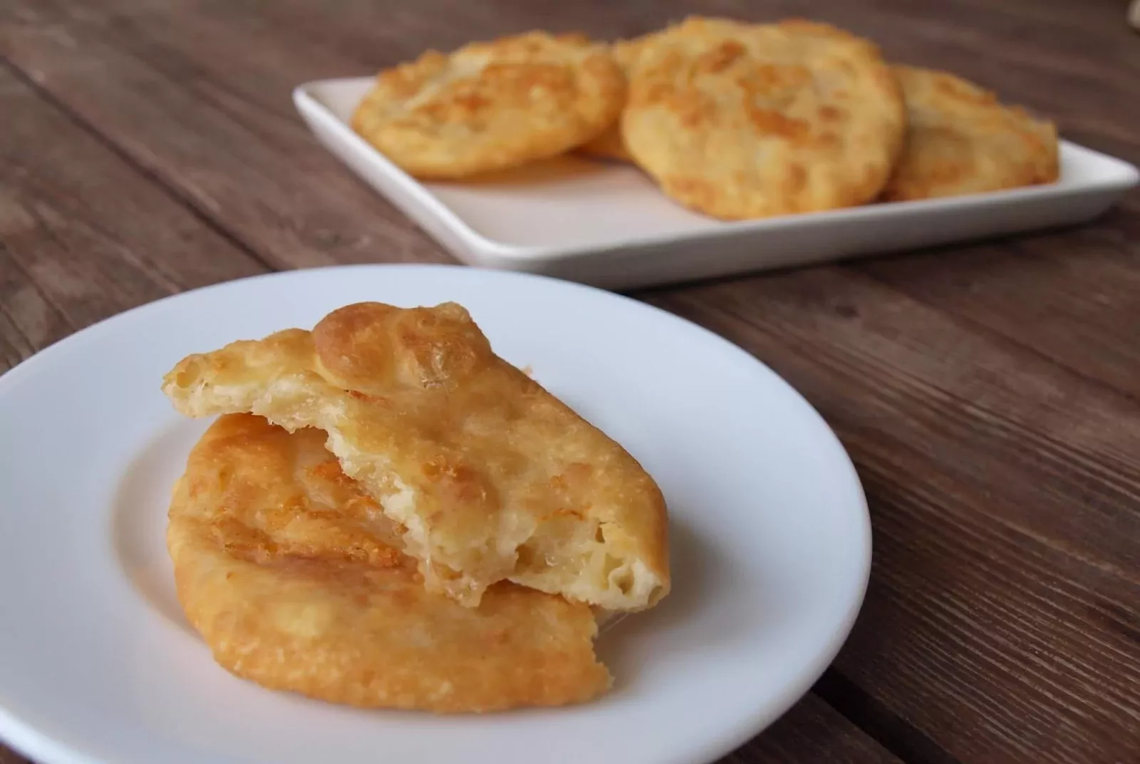 Greitai pagaminami blyneliai su sūriu ir kefyru