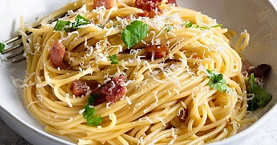 Pasta Carbonara - Nudeln mit Speck, Eigelb und Käse