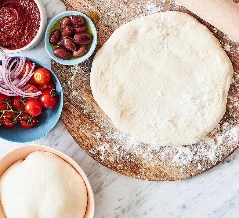 Paprasta picos tešla be mielių iš 2 ingredientų