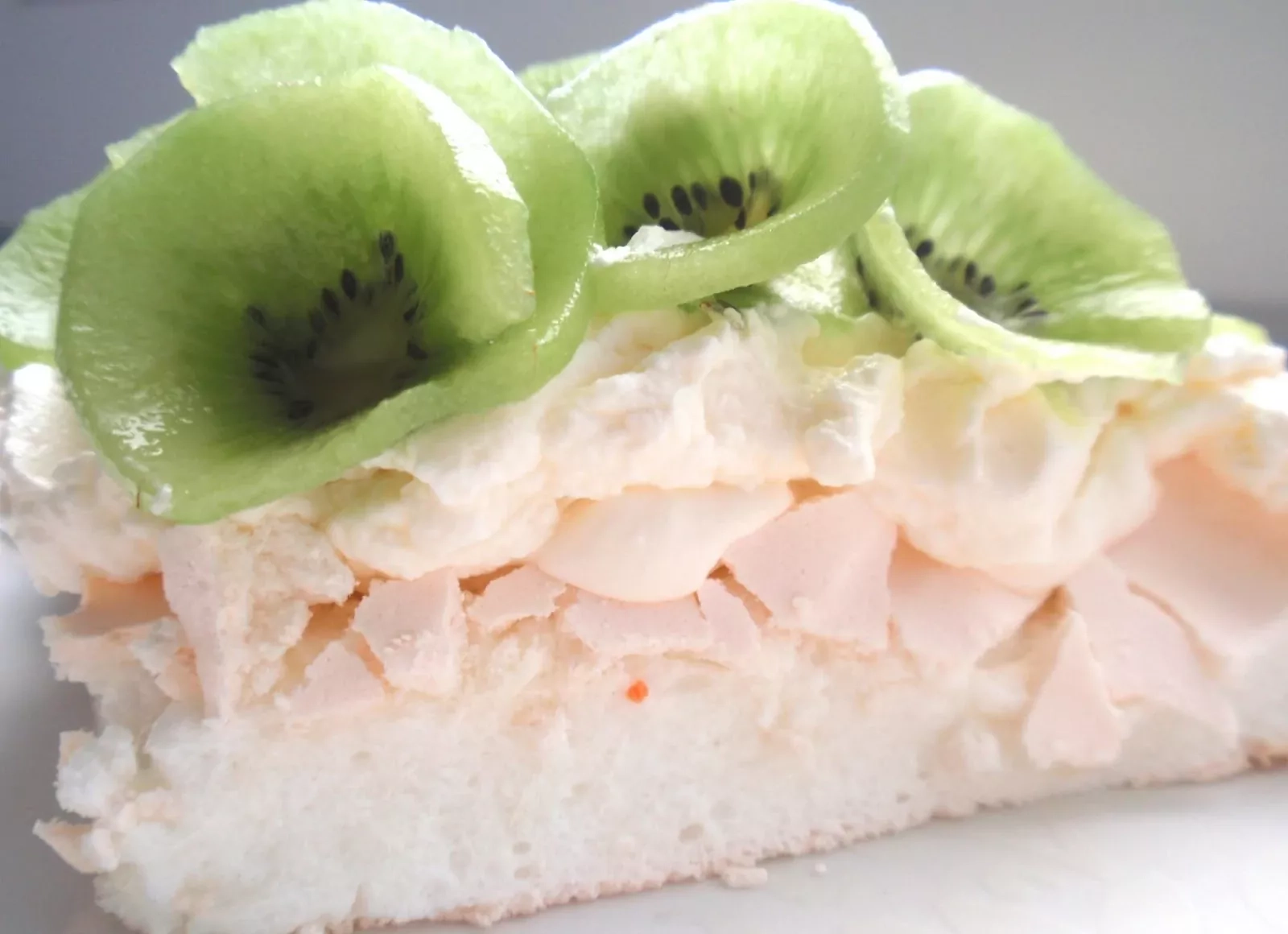 Tobulas desertas: Pavlova su kiviais - norėsite įsiminti receptą!