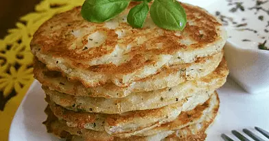 Cukinijų ir varškės blyneliai