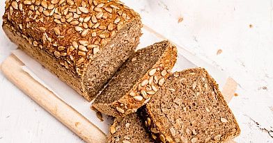 Hausgemachtes Brot mit Samen ohne Hefe