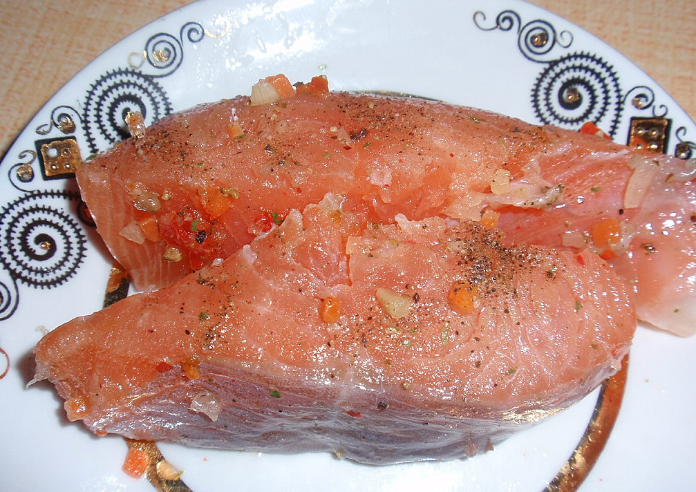 Как приготовить самый вкусный соленый лосось по-домашнему