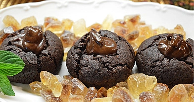 Minkšti šokoladiniai sausainiai su šokolado įdaru - tobuli prie kavos !